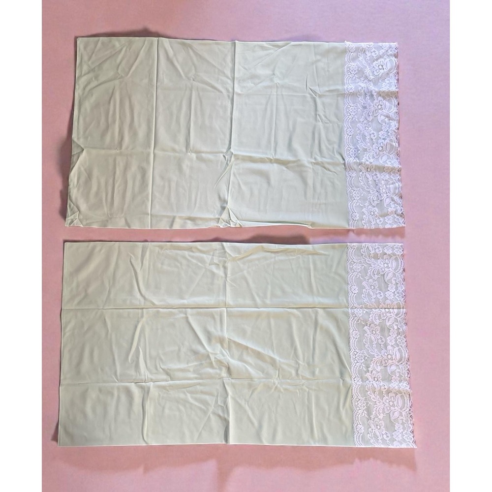 Vintage Satin like MCM Lace Trim Set Of 2 green Pillow   cases